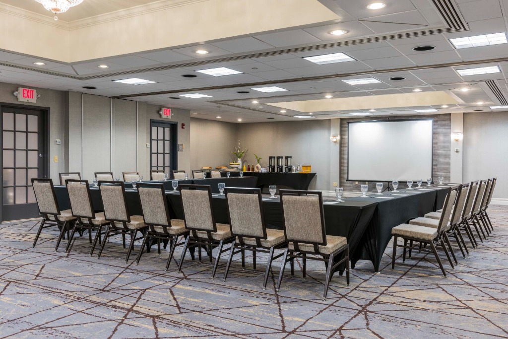 Lincoln Executive Suite at Crowne Plaza Edison
